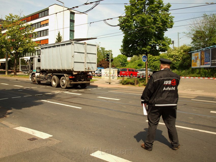 LKW riss Oberleitung ab Koeln Deutz Am Schnellert Siegburgerstr P044.JPG